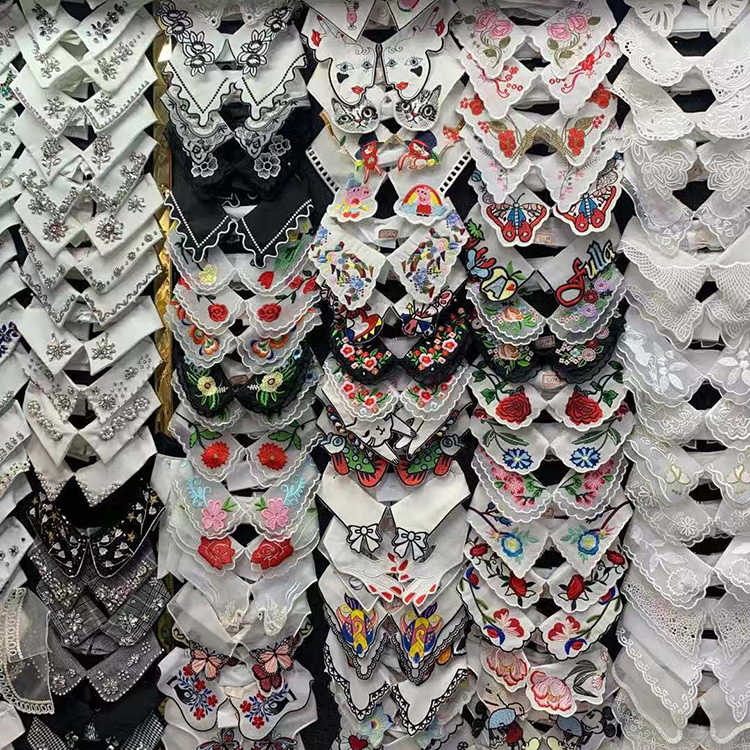 Kuinka väärennetty pitsikaulus voi muuttaa jokapäiväisiä asuja?