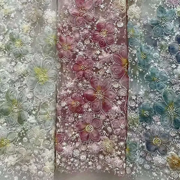 3D nauhakukkakirjontaverkkokangas paljeteilla ja helmillä